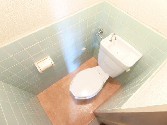 三晃マンションのトイレ|同マンション別部屋写真