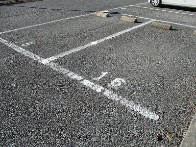 【駐車場】 | レオパレスカネエーズ松ヶ丘A棟 | 画像8