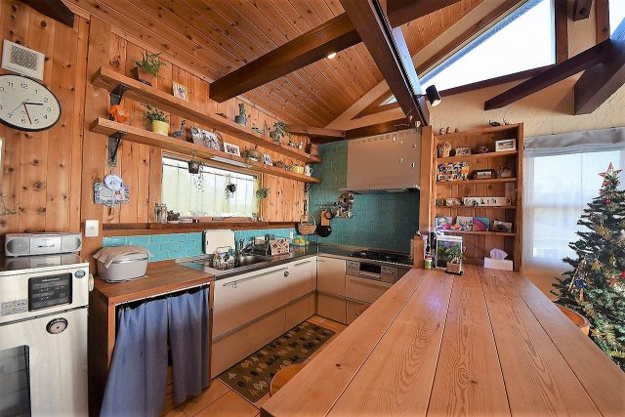 【キッチン】 | 伊豆急伊豆高原　店舗付き戸建 | カウンターキッチンは広く快適にお料理が出来ます。