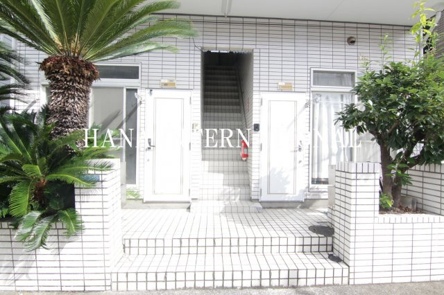 ローズアパートR２５番館のエントランス