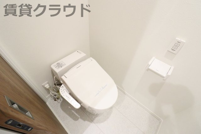 MEGURI浜野のトイレ|タンクレスのトイレもおしゃれですね！