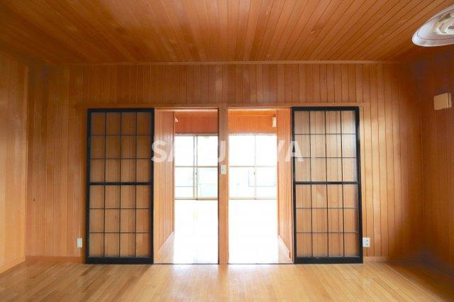 サンウッドの居間・リビング|2023年4月撮影。