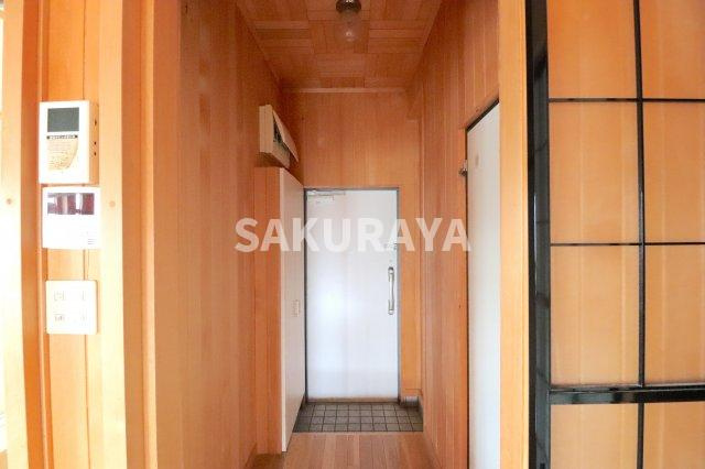 サンウッドの玄関|2023年4月撮影。