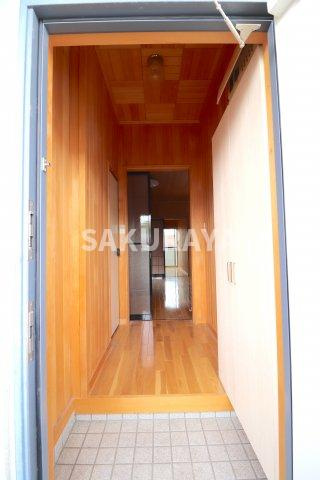 サンウッドの玄関|2023年4月撮影。