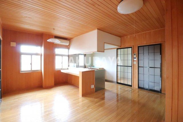 サンウッドの居間・リビング|2023年4月撮影。