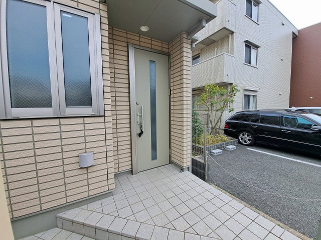 ラフィネ小松のエントランス