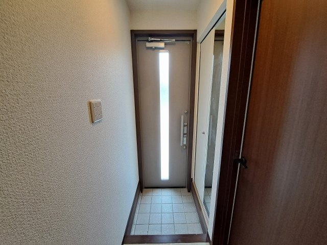 ラフィネ小松の玄関