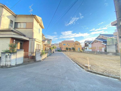 【前面道路含む現地写真】 | Taisei Palace住道 | 前面道路幅員
北側　約4.7ｍ
東側　約4.7ｍ