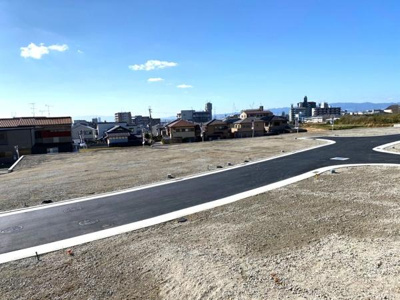 【前面道路含む現地写真】 | Taisei Palace忍ケ丘　5号地 | 日当りが良く、静かな土地でのびのび子育てができます。