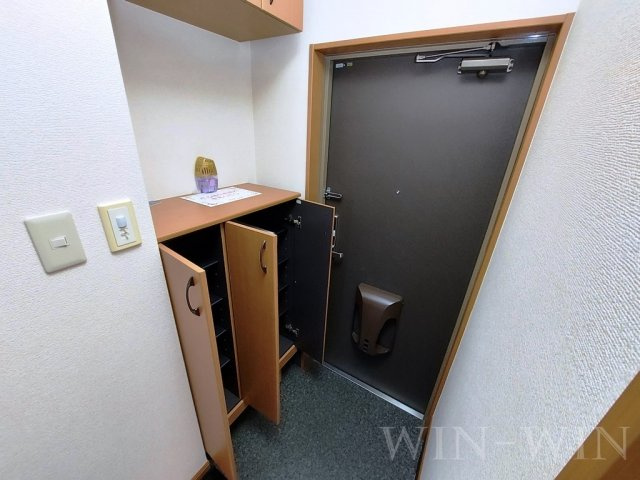 フィールドピア Eの玄関