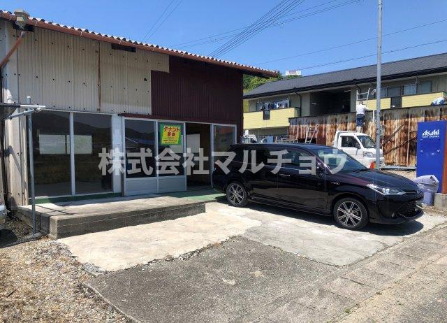 稲成倉庫の駐車場