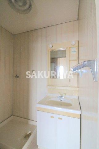 モンシャトー足利成和の洗面所|2023年撮影。現況と異なる場合がございます。