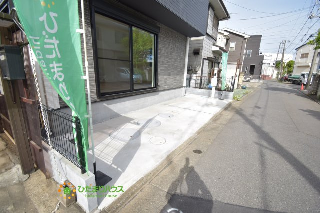 上尾市中新井　中古一戸建て　01の駐車場|1台分の駐車スペースあり！