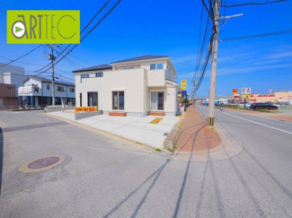 【前面道路含む現地写真】 | 【前面道路】
前面道路は毎日の駐車の出し入れで大事なポイントです！
車種によっても便利・不便がありますのでご確認ください♪