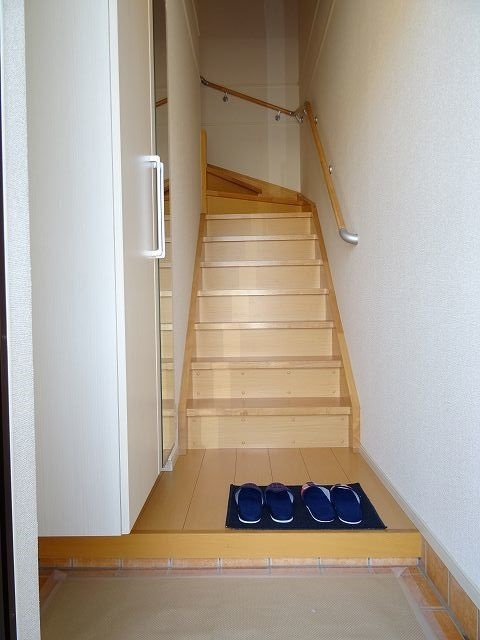 フラットウェルエムズの玄関