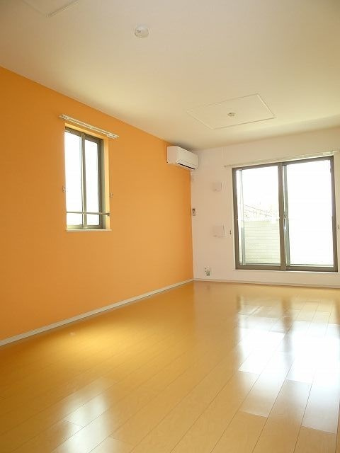 フラットウェルエムズの居間・リビング