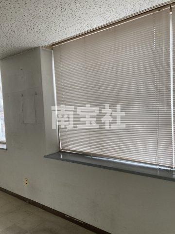 【設備】 | 窓にはブラインド付き