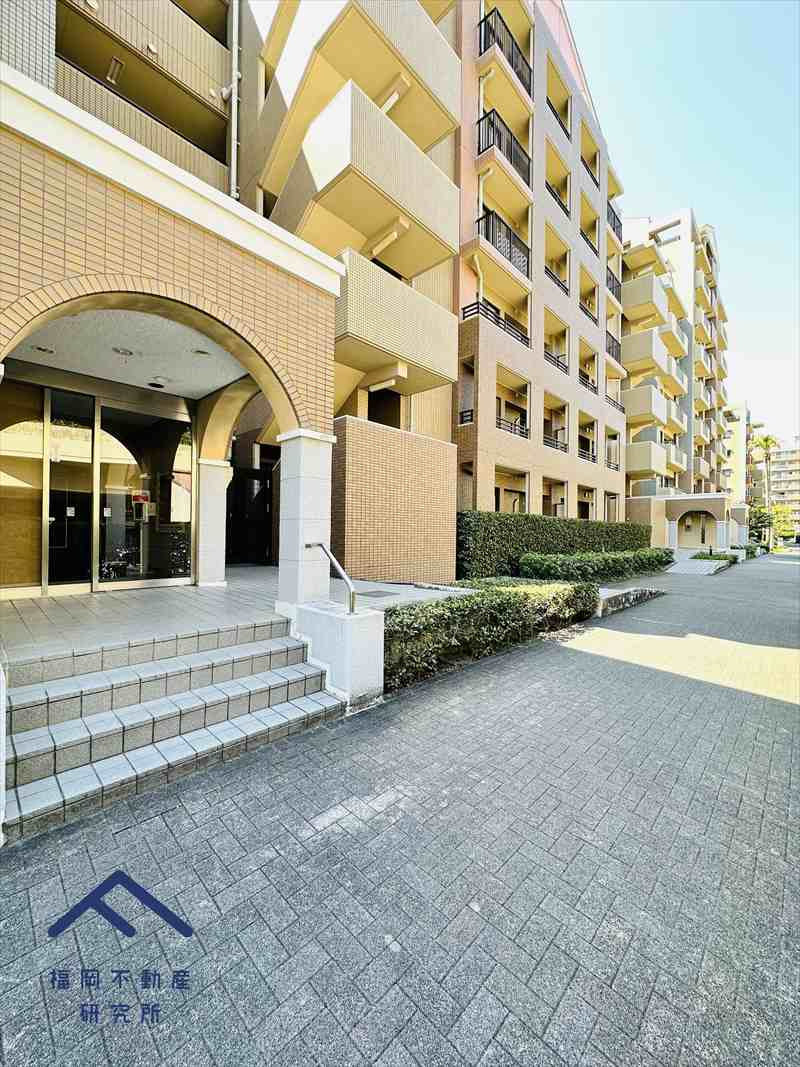 リベーラガーデンDⅡ棟（アベニューイーストⅡ棟）のエントランス