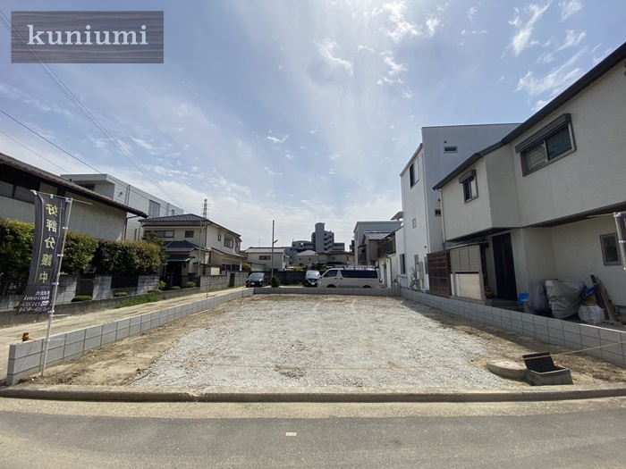 堺市北区長曾根町の前面道路含む現地写真|約9.7ｍのゆとりある間口です。
現地（2023年4月）撮影
