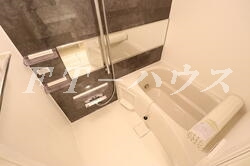 千葉市美浜区真砂２丁目のアパートの浴室