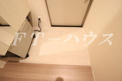 千葉市美浜区真砂２丁目のアパートの玄関