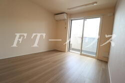 千葉市美浜区真砂２丁目のアパートの居間・リビング