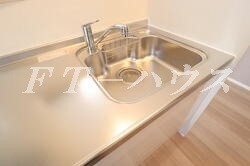 千葉市美浜区真砂２丁目のアパートのキッチン