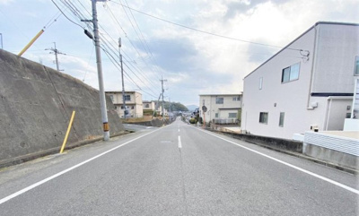 【前面道路含む現地写真】 | ♪中区四御神♪おしゃれな古民家風♪部屋数多♪ | 駐車場３台以上あり。室内、外観リフォーム済みです
