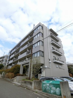 【外観】 | 2沿線利用可能な「センター北」駅まで徒歩圏内！お隣の「北山田」駅も徒歩圏内♪便利な立地の5階建てマンションです♪