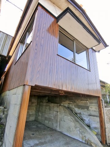 いやしハウス駒場の外観|小さめの軽自動車や、趣味のバイクに！