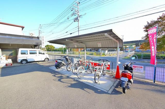 Dear　Courtのその他共用部分|屋根付きの駐輪場です