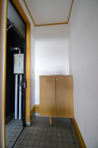 ウエスト長束の玄関