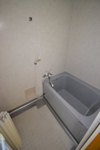 ウエスト長束の浴室