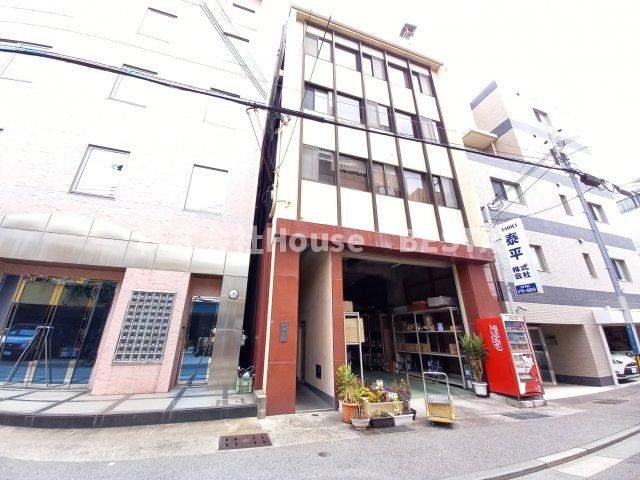 小林マンションの駐車場