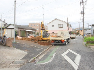 【前面道路含む現地写真】