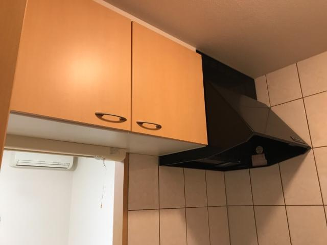 キャトルセゾンのキッチン|レンジフード・吊戸棚