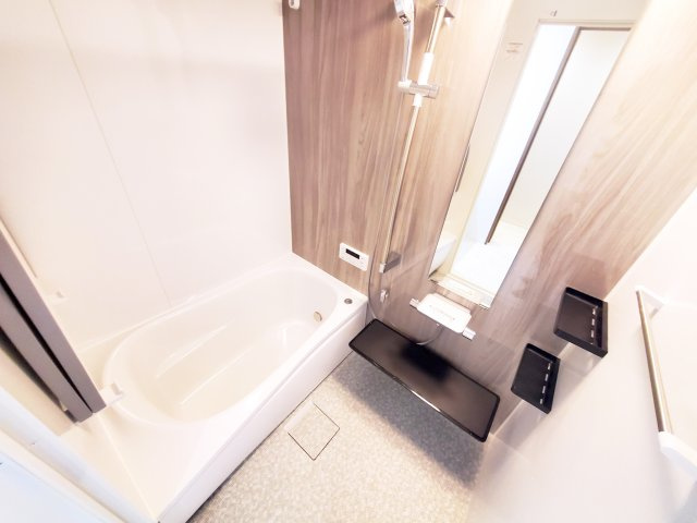 【浴室】 | 江東区大島2丁目　新築戸建 | 南側道路に面した延床面積71.38㎡の３LDK！東側・西側にも隣地通路があり3方向開けた環境がオススメの新邸です♪西大島駅徒歩４分の好立地！