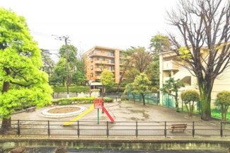 【展望】 | 【 View 】
木の暖かさをより感じさせてくれる太陽の光、一日の始まりを心地よく演出してくれます。窓から入る気持ちのいい風で、活力がみなぎることでしょう。