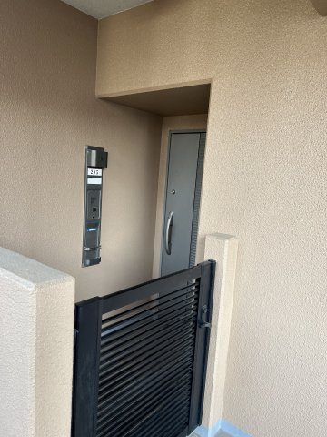 ファミール京橋アクアウィズのその他共用部分|専用ポーチがございます。