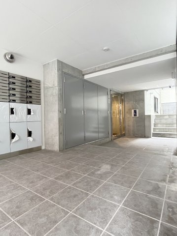 「防音マンション」ArtizA 西大井 Sonoriteのエントランス|建物の内部です