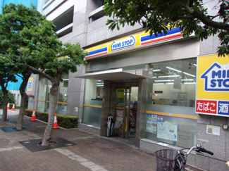 ミニストップ新宿花園通り店まで300ｍ