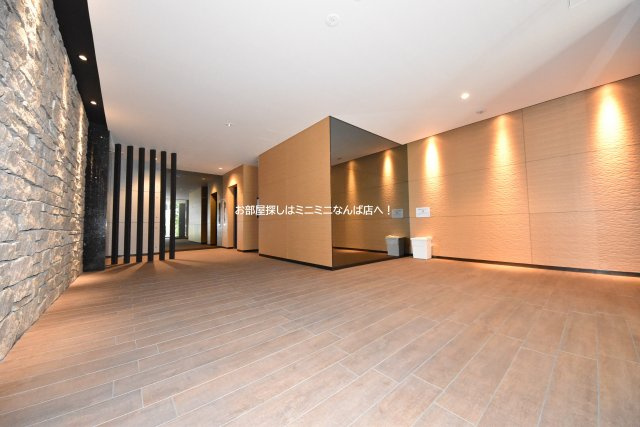 レオンコンフォート本町クレセントのエントランス