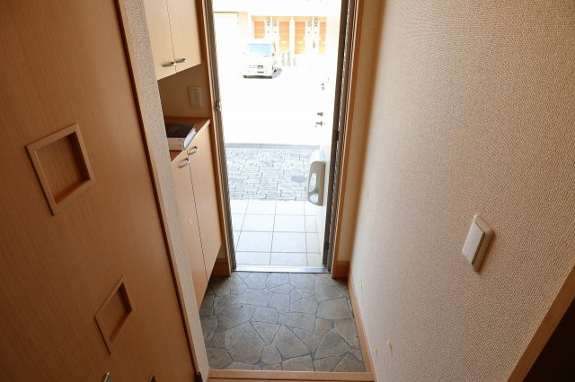 ローズコート・H・C棟の玄関