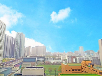 【展望】 | 【 View 】
木の暖かさをより感じさせてくれる太陽の光、一日の始まりを心地よく演出してくれます。窓から入る気持ちのいい風で、活力がみなぎることでしょう。
