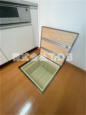 【その他】 | マノワール-高井戸東３丁目- | 床下収納※クリーニング中の写真※
