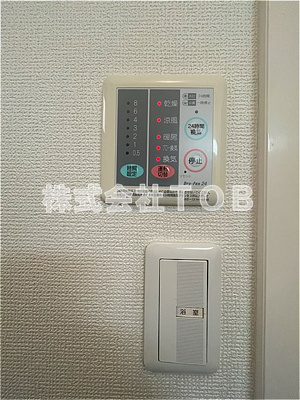 【設備】 | マノワール-高井戸東３丁目- | 浴室乾燥機リモコン※クリーニング中の写真※
