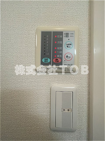 【設備】 | マノワール-高井戸東３丁目- | 浴室乾燥機リモコン※クリーニング中の写真※