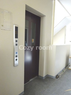 【その他共用部分】 | ファーストフィオーレ江坂レガリス | 各フロアのエレベーターです