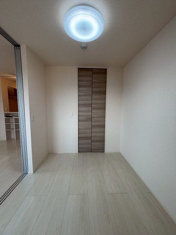 アクシア西本町の洋室