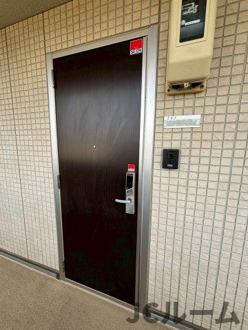 アクシア西本町の玄関
